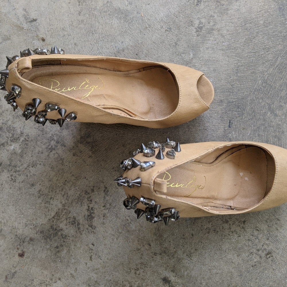Privileged Size 9 Studded platform shoes - Picture 2 of 4